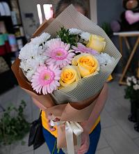 Букет цветов из:  Герберы, Розы и Хризантемы в Красный Яр Самарская область