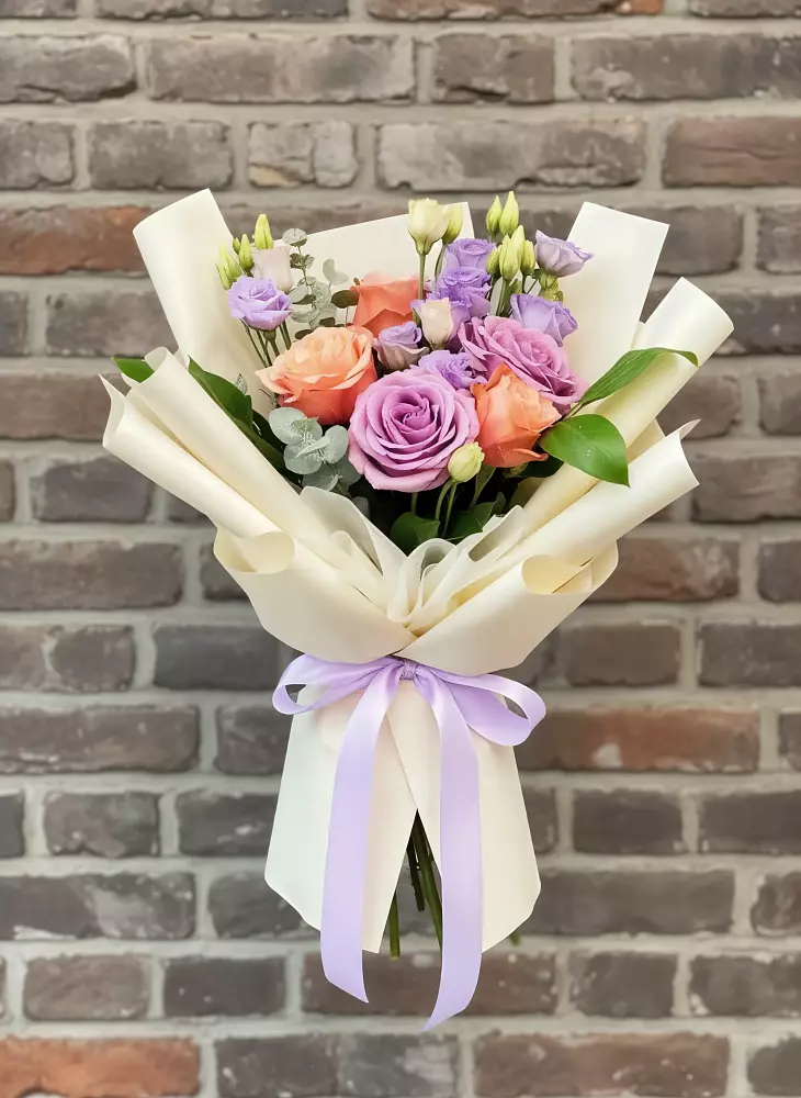 Букет цветов из: Лизиантусы и Розы в Красный Яр Самарская область