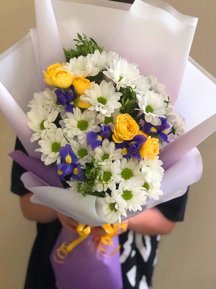 Букет цветов из: Ирисы, Хризантемы и Розы в Красный Яр Самарская область