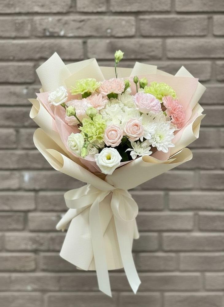 Букет цветов из: Гвоздики, Розы, Лизиантусы и Хризантемы в Красный Яр Самарская область